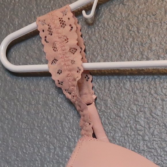 Pink Wireless Bra - Picture 3 of 7